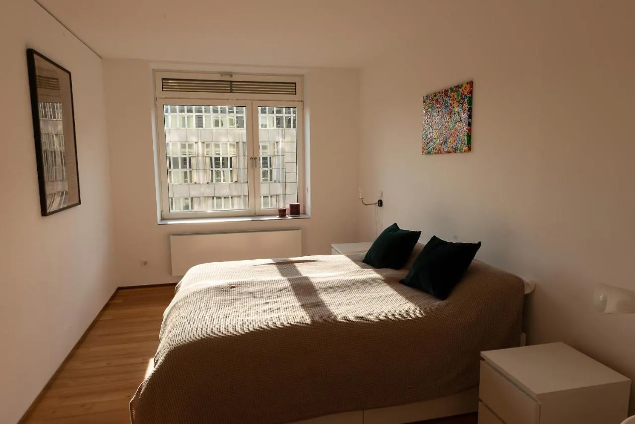 Exklusives Apartment Am Parkring Bécs